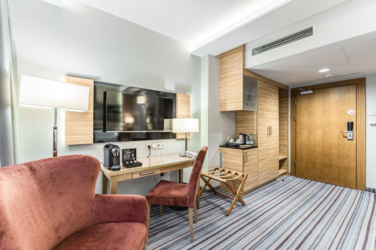 Hotel Wieniawski Люблин Экстерьер фото