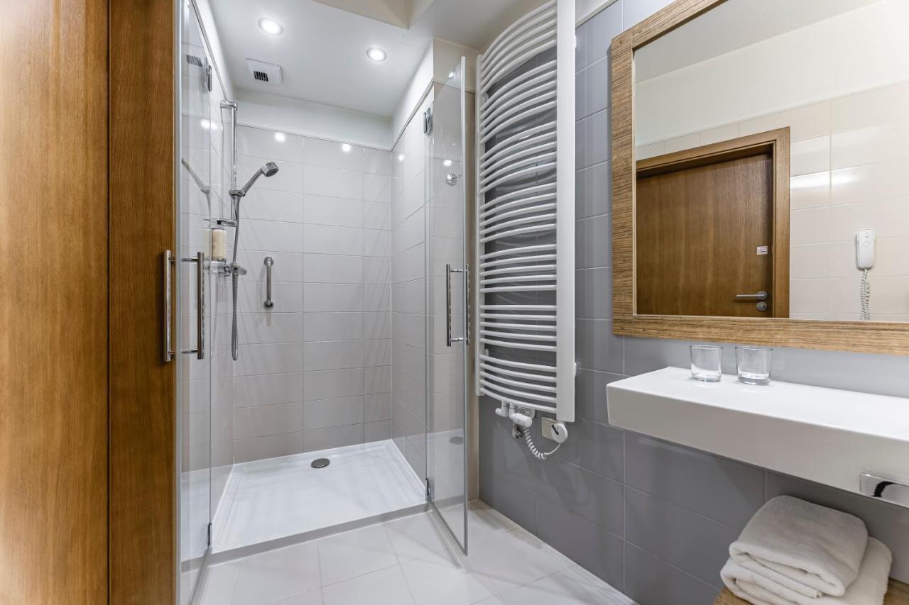 Hotel Wieniawski Люблин Экстерьер фото