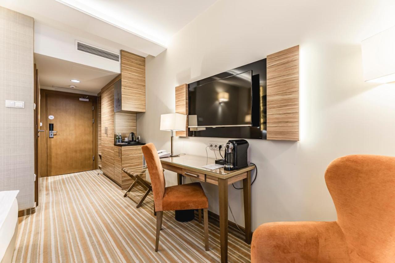Hotel Wieniawski Люблин Экстерьер фото
