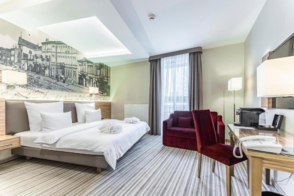 Hotel Wieniawski Люблин Экстерьер фото