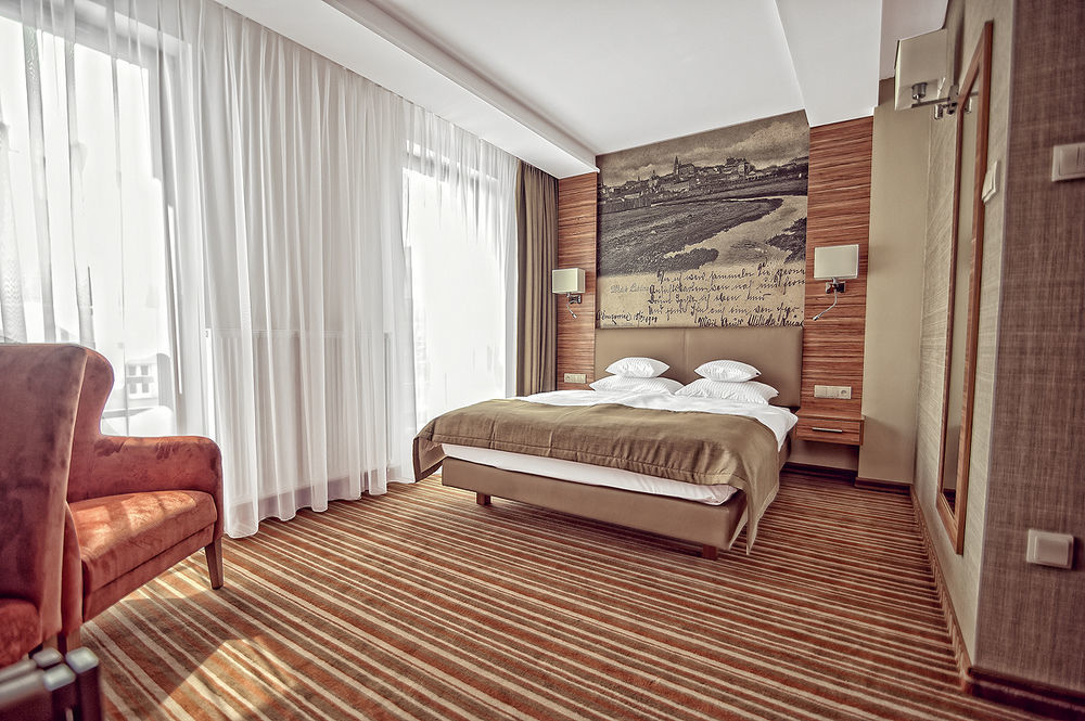 Hotel Wieniawski Люблин Экстерьер фото