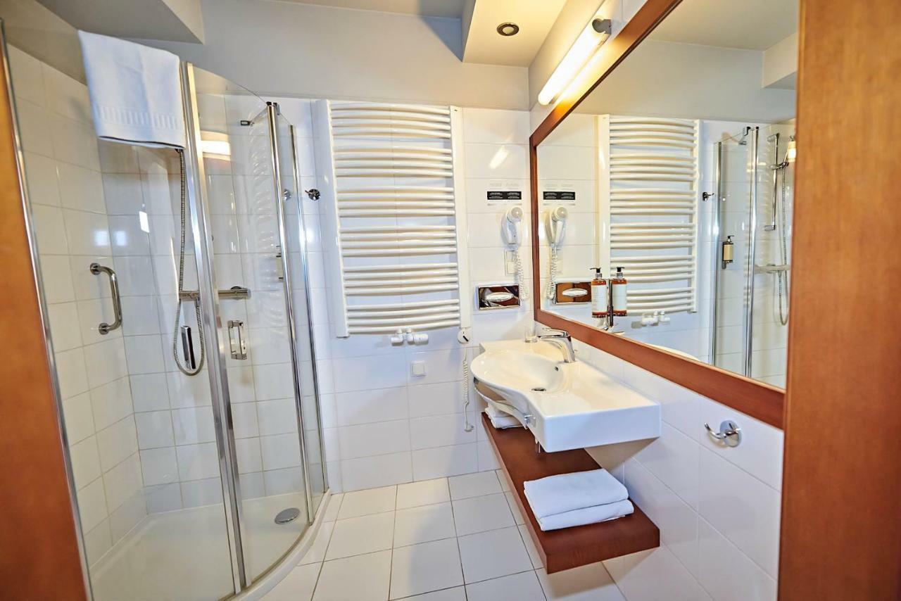 Hotel Wieniawski Люблин Экстерьер фото